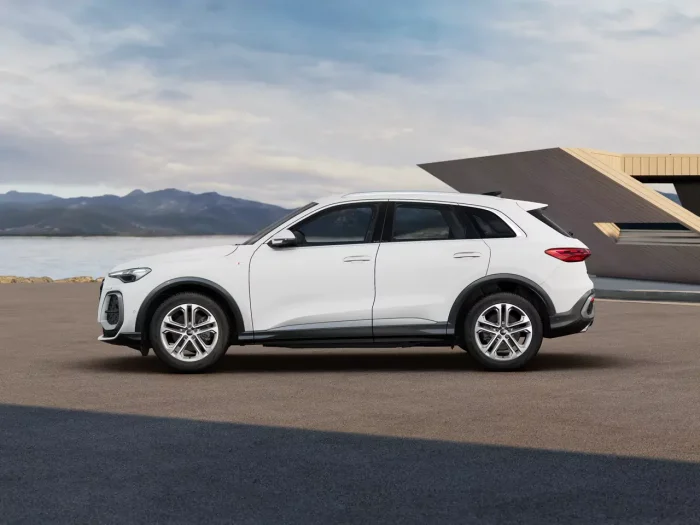 Audi Q5 40 TFSI (204 Hp) quattro S tronic na operativní leasing za 15915 Kč/měs.