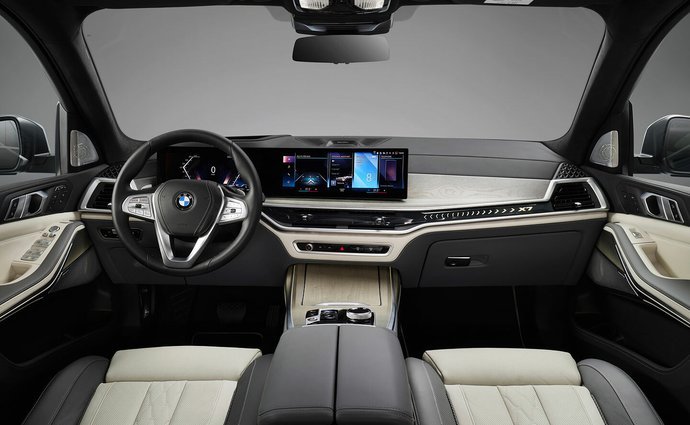 BMW X7 M60i (530 Hp) Mild Hybrid xDrive Steptronic na prodej za 2527318 Kč