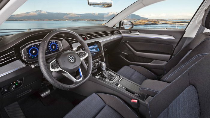 Volkswagen Passat 2.0 TSI (272 Hp) 4MOTION DSG na prodej za 1043592 Kč