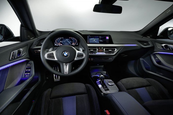 BMW Řada 2 218d (150 Hp) Steptronic na prodej za 768248 Kč