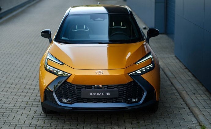 Toyota C-HR 1.8 (140 Hp) Hybrid e-CVT na operativní leasing za 13699 Kč/měs.