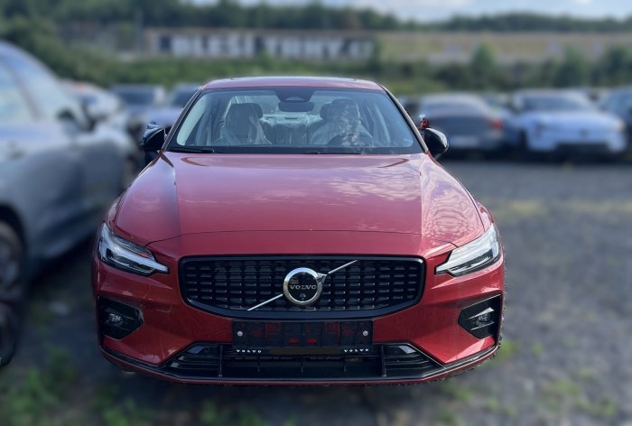 Volvo S60 2.0 B5 (250 Hp) Mild Hybrid AWD Automatic na operativní leasing za 8372 Kč/měs.