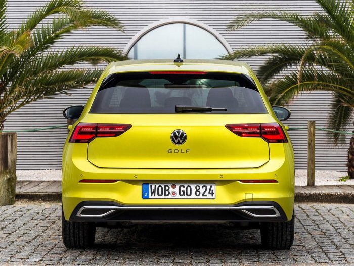 Volkswagen Golf 1.0 TSI (110 Hp) na operativní leasing za 6275 Kč/měs.