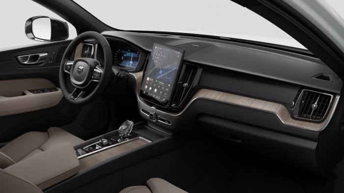 Volvo XC60 2.0 B5 (250 Hp) AWD Automatic na operativní leasing za 13870 Kč/měs.