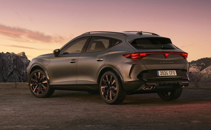 Cupra Formentor 1.5 e-hybrid (272 Hp) DSG na operativní leasing za 12073 Kč/měs.