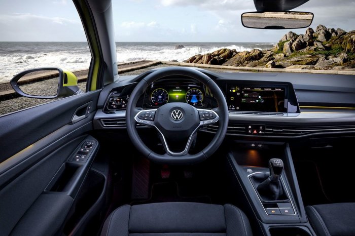 Volkswagen Golf 1.0 TSI (110 Hp) na operativní leasing za 6567 Kč/měs.