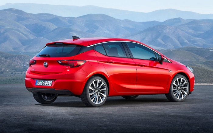 Opel Astra 1.2 Turbo (110 Hp) na operativní leasing za 5196 Kč/měs.