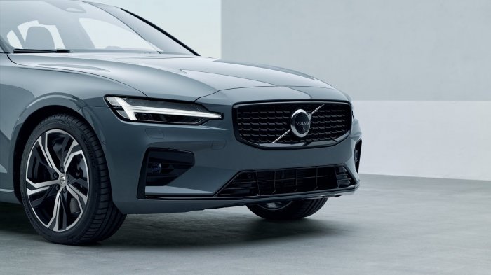 Volvo S60 Recharge 2.0 T8 (455 Hp) Plug-in Hybrid AWD Geartronic na operativní leasing za 12319 Kč/měs.