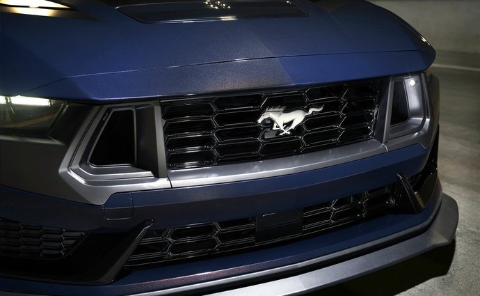 Ford Mustang GT 5.0 V8 (446 Hp) SelectShift na operativní leasing za 21644 Kč/měs.