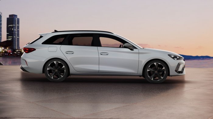 Cupra Leon 1.5 eTSI (150 Hp) DSG na operativní leasing za 6631 Kč/měs.