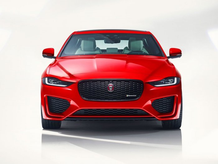 Jaguar XE 2.0i (300 Hp) AWD Automatic na prodej za 1567894 Kč