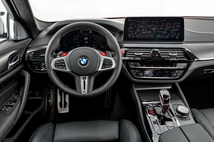 BMW M5 CS 4.4 V8 (635 Hp) xDrive Steptronic na prodej za 1818099 Kč
