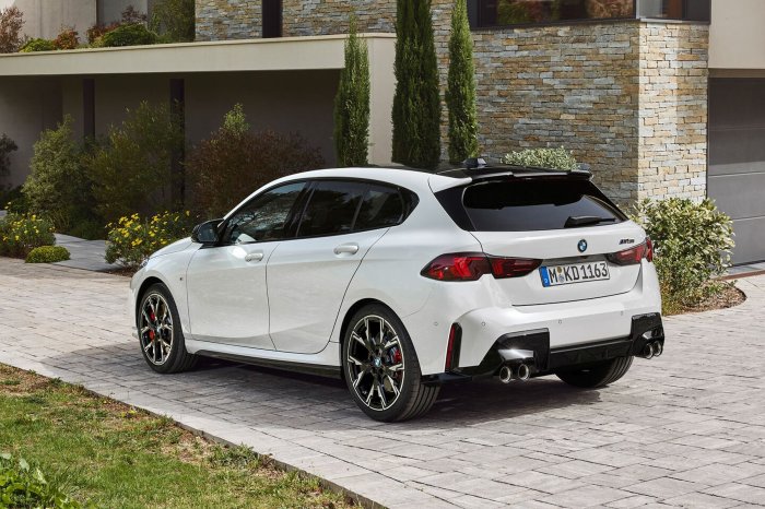 BMW Řada 1 120 (170 Hp) Steptronic na operativní leasing za 10911 Kč/měs.