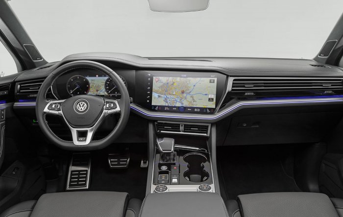 Volkswagen Touareg 3.0 V6 TSI (381 Hp) eHybrid 4MOTION Tiptronic na prodej za 1367400 Kč