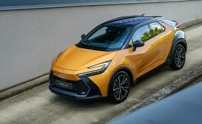 Toyota C-HR 1.8 (140 Hp) Hybrid e-CVT na operativní leasing za 12616 Kč/měs.