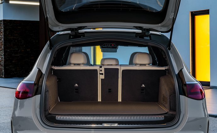 Mercedes-Benz Třída E E 220d (197 Hp) Mild Hybrid 4MATIC 9G-TRONIC na operativní leasing za 29556 Kč/měs.