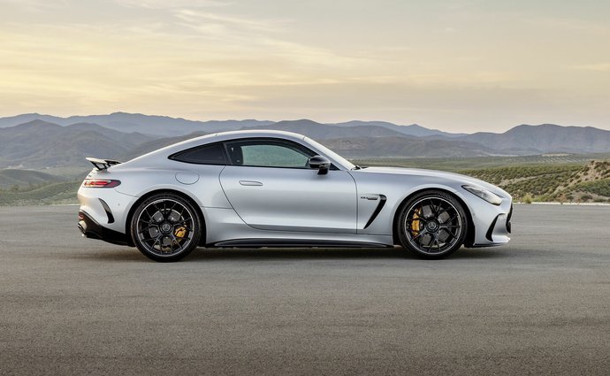 Mercedes-Benz AMG GT 55 V8 (476 Hp) 4MATIC+ AMG SPEEDSHIFT MCT 9G na prodej za 3309869 Kč