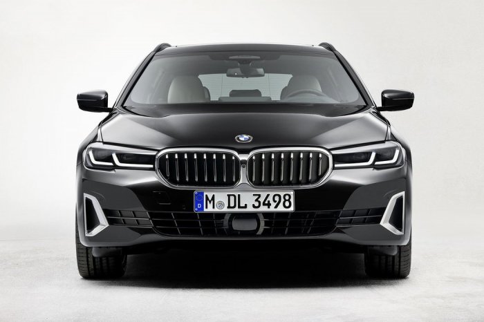 BMW Řada 5 520d (190 Hp) Mild Hybrid Steptronic na prodej za 1099564 Kč