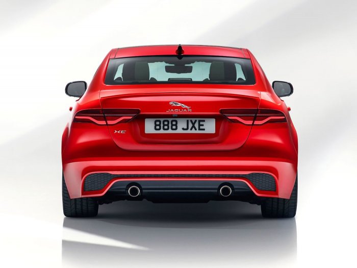 Jaguar XE 2.0i (300 Hp) AWD Automatic na prodej za 1567894 Kč