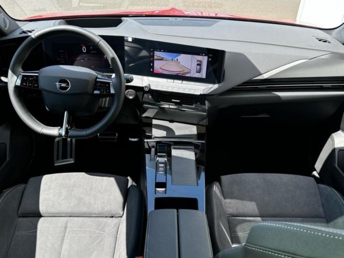 Opel Astra 54 kWh (156 Hp) Electric na operativní leasing za 7578 Kč/měs.