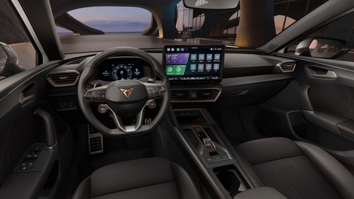 Cupra Leon 1.5 eTSI (150 Hp) DSG na operativní leasing za 6631 Kč/měs.