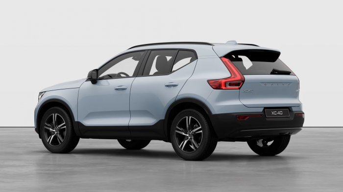 Volvo XC40 2.0 B4 (197 Hp) Mild Hybrid AWD Automatic na operativní leasing za 9535 Kč/měs.