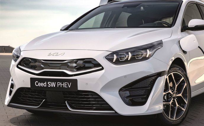 Kia Cee'd 1.5 T-GDI (140 Hp) DCT-7 na operativní leasing za 7156 Kč/měs.