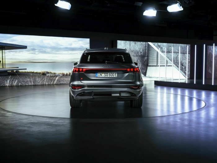 Audi Q6 e-tron SQ6 e-tron (489 Hp) quattro na prodej za 1673322 Kč