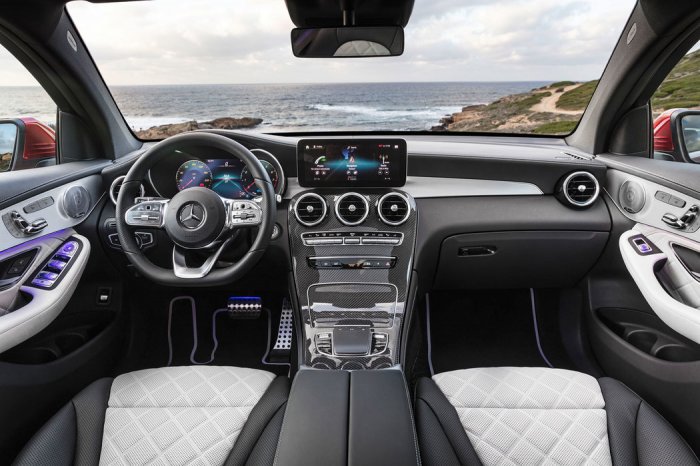 Mercedes-Benz GLC Coupe GLC 300 (258 Hp) EQ Boost 4MATIC G-TRONIC na prodej za 1533288 Kč