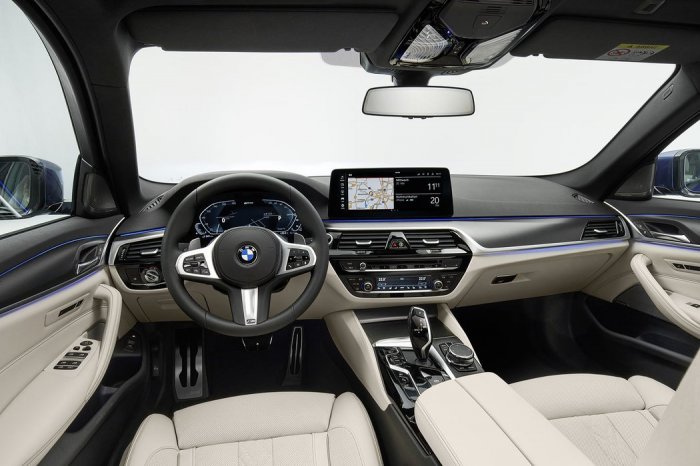 BMW Řada 5 530i (252 Hp) Mild Hybrid Steptronic na prodej za 1170246 Kč