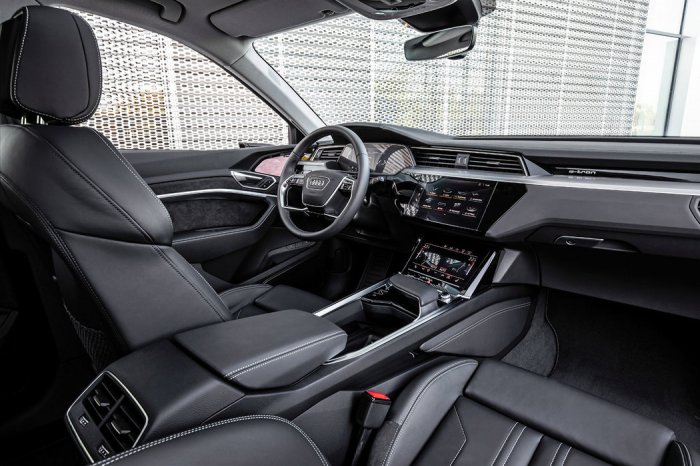 Audi E-tron 55 95 kWh (408 Hp) quattro na prodej za 1628900 Kč