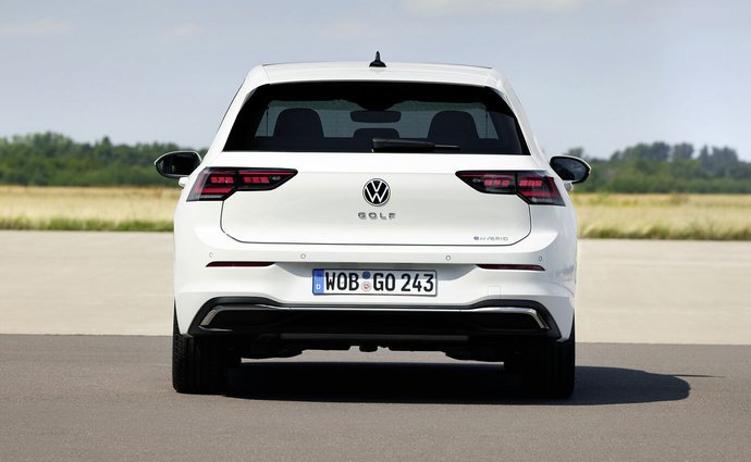Volkswagen Golf 1.5 TSI (272 Hp) PHEV DSG na operativní leasing za 9037 Kč/měs.