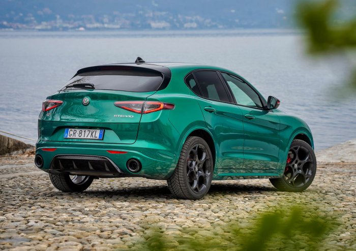 Alfa Romeo Stelvio 2.2 JTDm (160 Hp) AT8 na operativní leasing za 18007 Kč/měs.