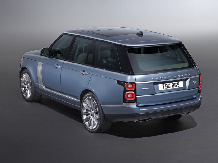 Land Rover Range Rover 3.0 D300 (301 Hp) Mild Hybrid AWD Automatic na operativní leasing za 44979 Kč/měs.