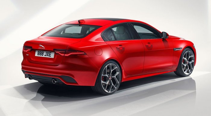 Jaguar XE 2.0i (300 Hp) AWD Automatic na prodej za 1567894 Kč