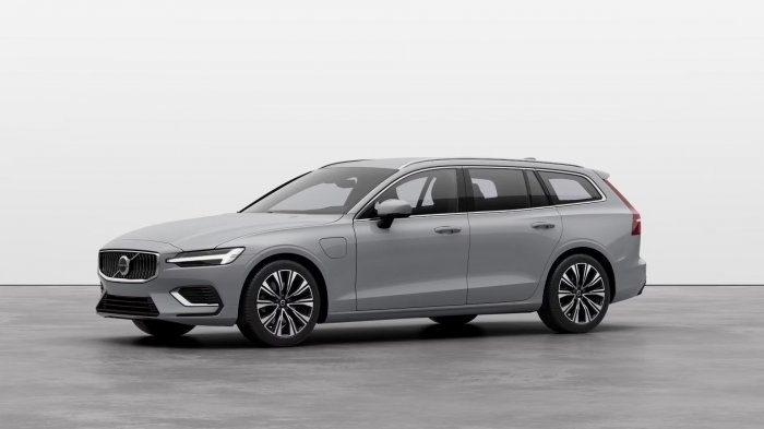 Volvo V60 Recharge 2.0 T6 (350 Hp) Plug-in Hybrid AWD Geartronic na operativní leasing za 12985 Kč/měs.