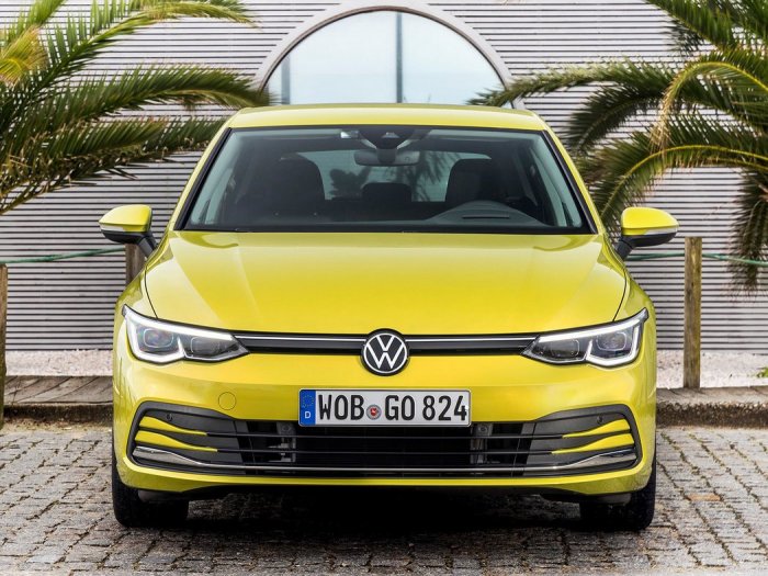 Volkswagen Golf 1.0 TSI (110 Hp) na operativní leasing za 7740 Kč/měs.