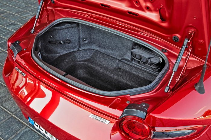 Mazda MX-5 2.0 SkyActiv-G (181 Hp) na prodej za 686905 Kč