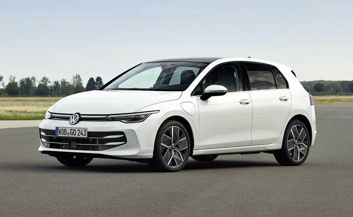 Volkswagen Golf 1.5 TSI (272 Hp) PHEV DSG na operativní leasing za 9037 Kč/měs.