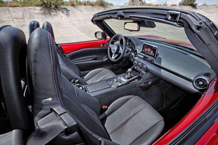 Mazda MX-5 2.0 SkyActiv-G (181 Hp) na prodej za 686905 Kč