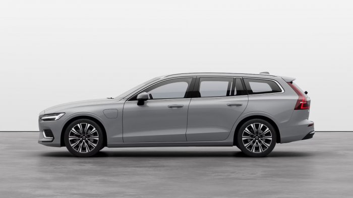 Volvo V60 Recharge 2.0 T6 (350 Hp) Plug-in Hybrid AWD Geartronic na operativní leasing za 12985 Kč/měs.