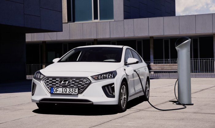Hyundai IONIQ 38.3 kWh (136 Hp) CVT na prodej za 785116 Kč