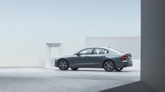 Volvo S60 Recharge 2.0 T8 (455 Hp) Plug-in Hybrid AWD Geartronic na operativní leasing za 12319 Kč/měs.