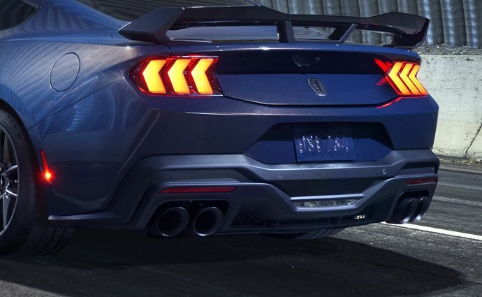 Ford Mustang GT 5.0 V8 (446 Hp) SelectShift na operativní leasing za 21644 Kč/měs.