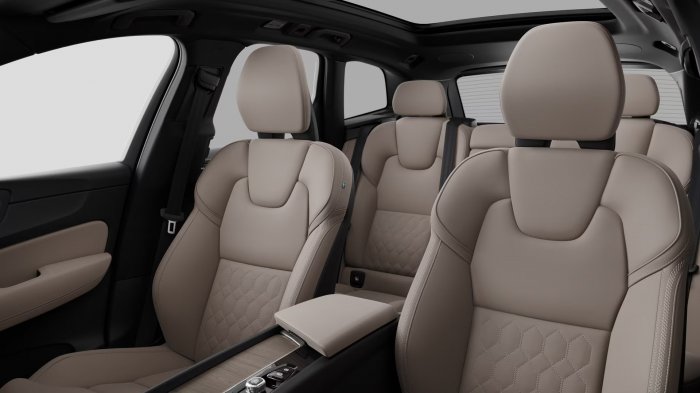 Volvo XC60 2.0 B5 (250 Hp) AWD Automatic na operativní leasing za 13870 Kč/měs.