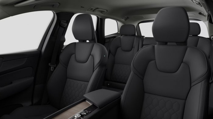 Volvo XC60 2.0 B5 (250 Hp) AWD na operativní leasing za 14568 Kč/měs.