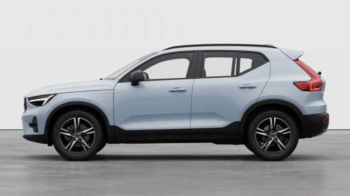 Volvo XC40 2.0 B4 (197 Hp) Mild Hybrid Automatic na operativní leasing za 9535 Kč/měs.