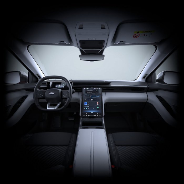 Ford Explorer 52 kWh (201 Hp) STANDARDNÍ DOJEZD RWD na operativní leasing za 10081 Kč/měs.