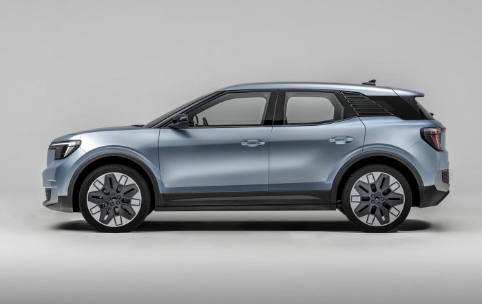 Ford Explorer 52 kWh (201 Hp) STANDARDNÍ DOJEZD RWD na operativní leasing za 14151 Kč/měs.