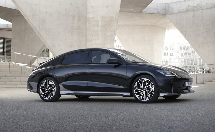 Hyundai IONIQ 6 ECO 53 kWh (151 Hp) na operativní leasing za 14584 Kč/měs.